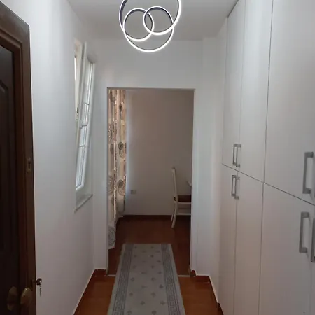 Apartament Ulliri 2 *