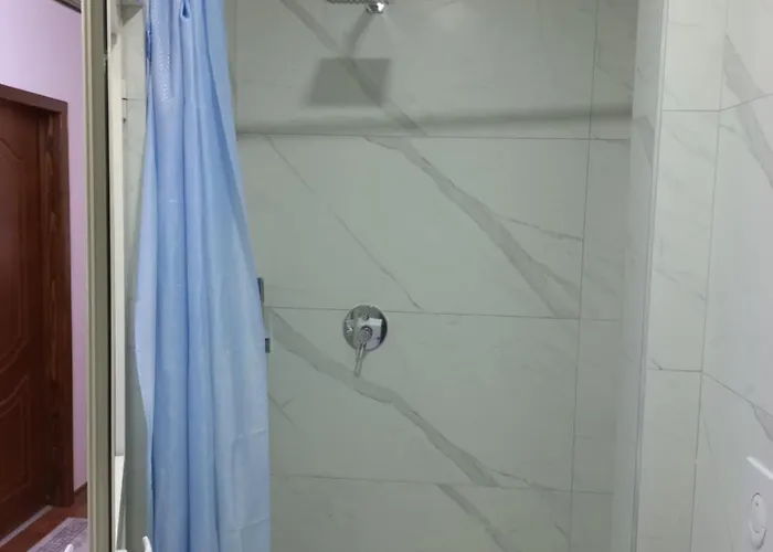 Ulliri 2 * טיראנה